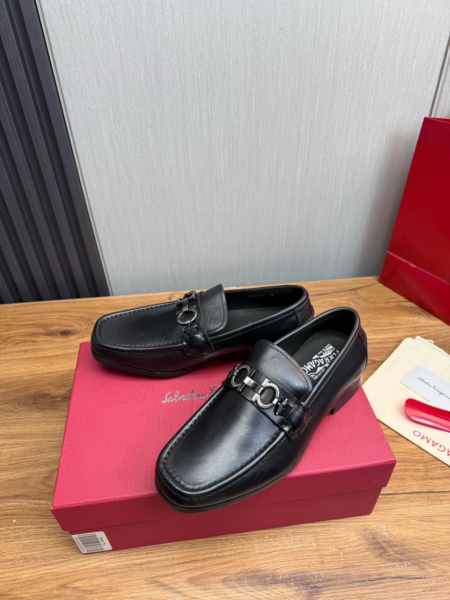 Men's shoes 💰760💰 Ferragamo. [Ferragamo] Men's Loaf leather shoes, the latest hot style, 1:1 original purchase quality, top quality, imported open-edge beaded cowhide leather on the upper, hand-made three-dimensional stitching highlights the round toe design, the inner feet are made of imported cowhide, with original wear-resistant rubber outsole, matching code 39-44, (38, 45 custom-made, non-refundable)
